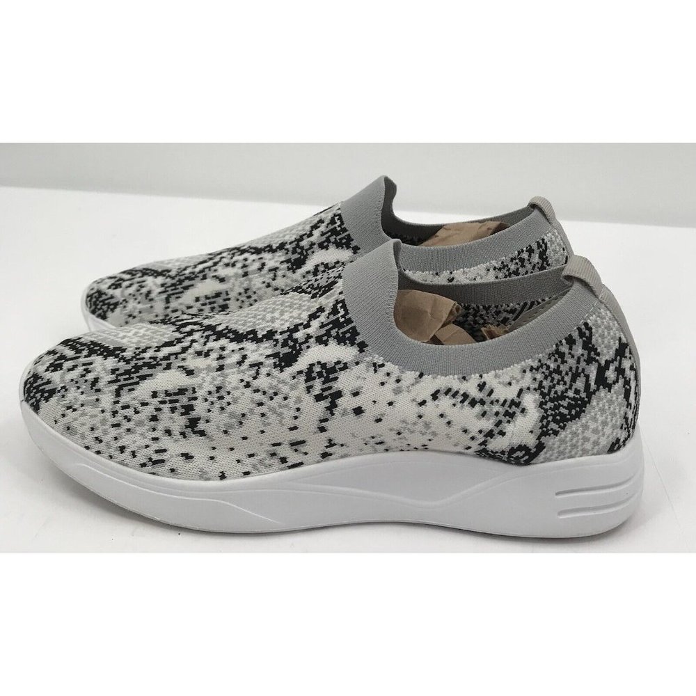 Steve Madden Sneakers Womens Size 8 Slip-on Lillian Lizard White Black Knit